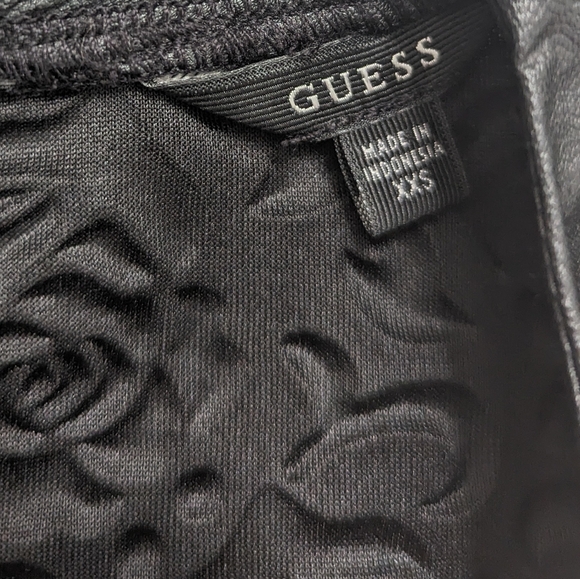 Guess Black Floral Crop Top - Picture 10 of 12